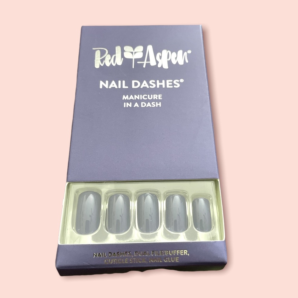 NIB Medium Square Red Aspen Nail Dashes in Farah At The Farmstead (Cornflower)